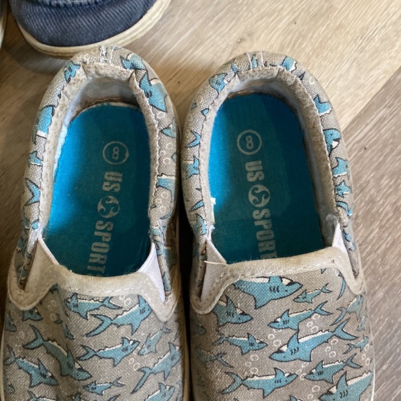 Lot of sandals/ slip on shoes. Size 8. - Picture 3 of 7